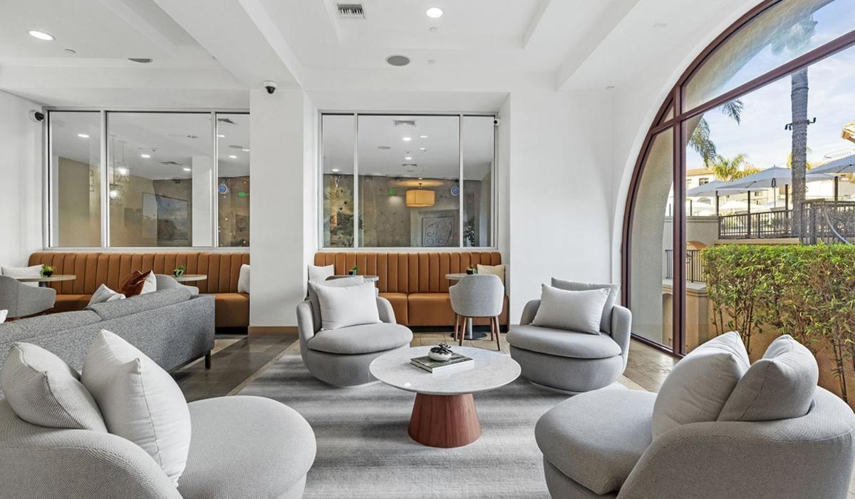 Surfs Up! Cozy 1 Bedroom With Fountain View Aparthotel Los Angeles