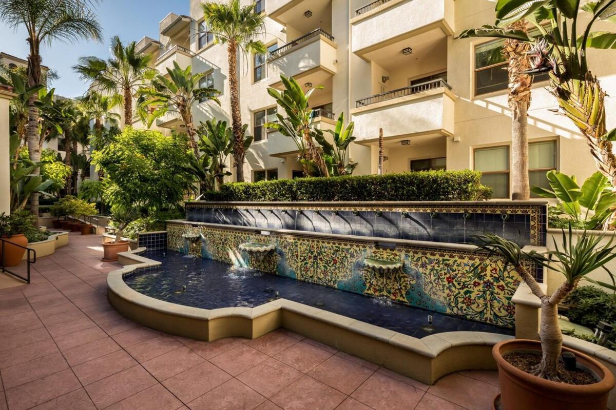 Surfs Up! Cozy 1 Bedroom With Fountain View *