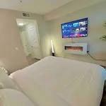 Surfs Up! Cozy 1 Bedroom Condo With Fountain View