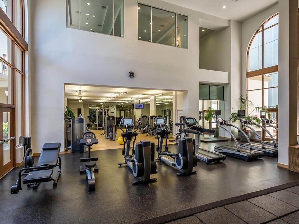 Surfs Up! Cozy 1 Bedroom With Fountain View Aparthotel Los Angeles