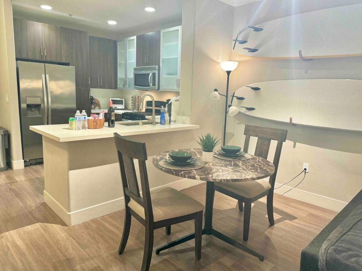 Surfs Up! Cozy 1 Bedroom With Fountain View Los Angeles
